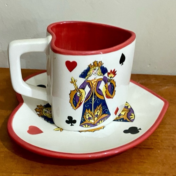 Beautiful, Rare, Large 8-pc  King of Hearts Cups and Saucers - Picture 5 of 15